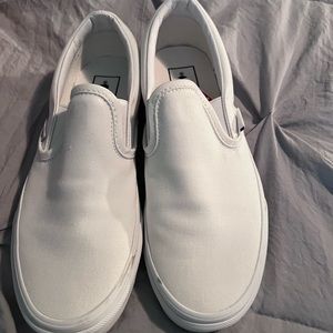 🆕 Vans Women’s White Slip-On Shoes - size 7.5 New!